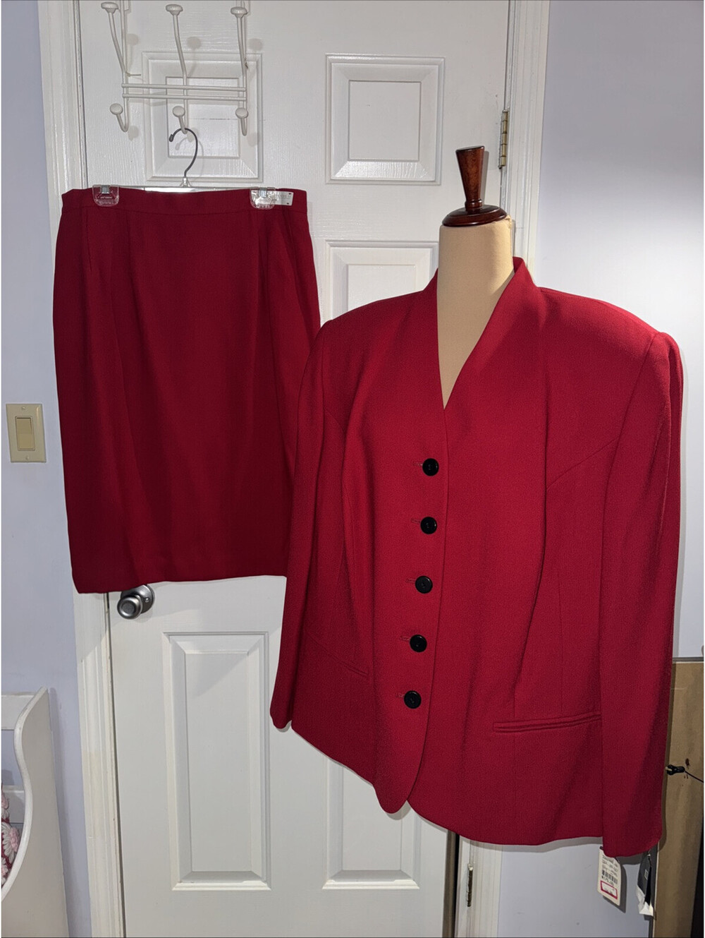 Valerie Stevens II Skirt Suit Womens 22W Blazer / 20W SKIRT Red NWT